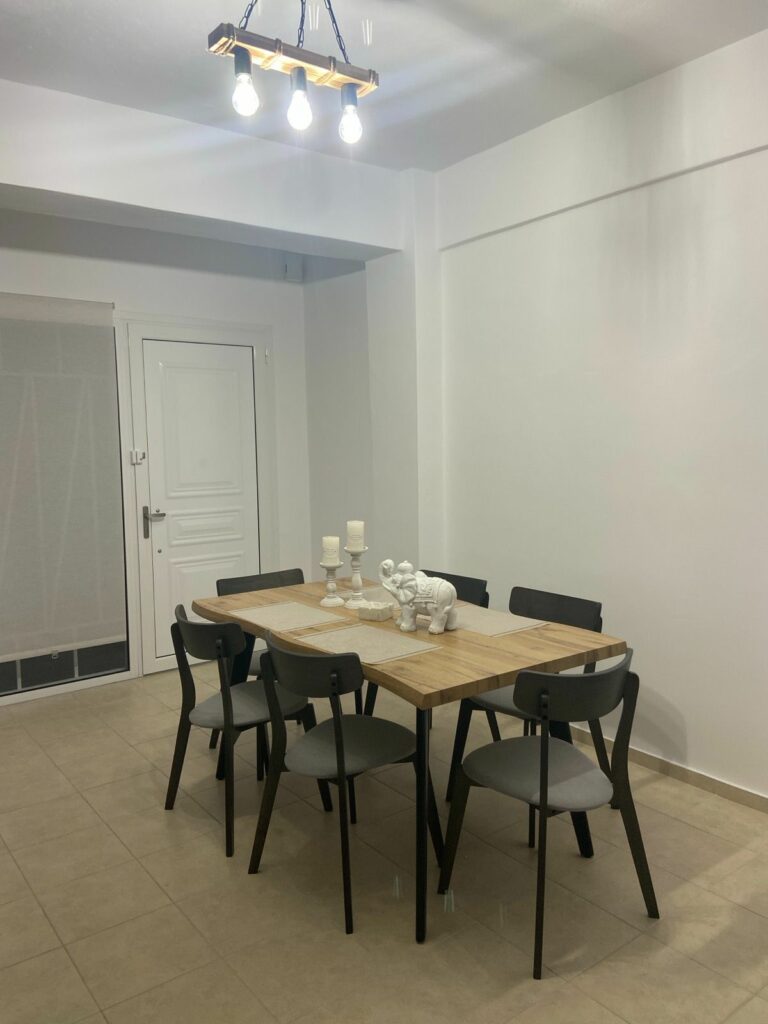 IMG-24cb22896a0789e3b69ed9f08a6cb061-V